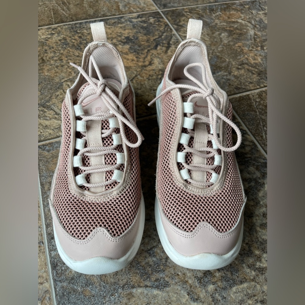 Nike Air Max Estrea Sneakers- Women’s Size 8 - Picture 2 of 9